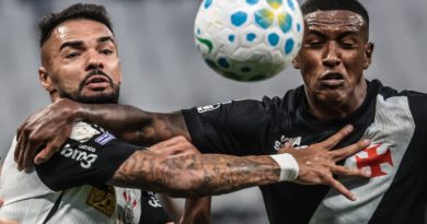 Vasco não aproveita vantagem numérica e acaba derrotado em reencontro com Corinthians e Diniz