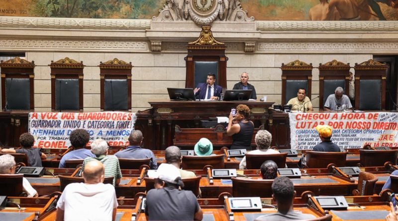 Audiência discute papel dos guardadores de vagas de estacionamentos em vias da cidade do Rio