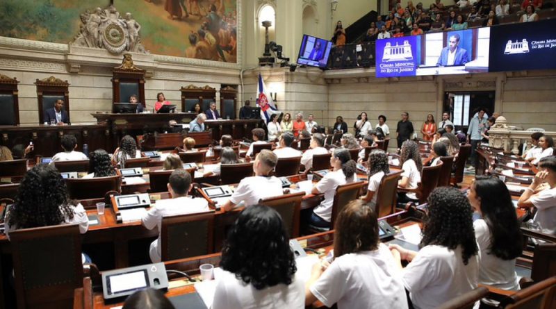 Com recorde de participação feminina, 4ª Legislatura da Câmara Juvenil do Rio toma posse