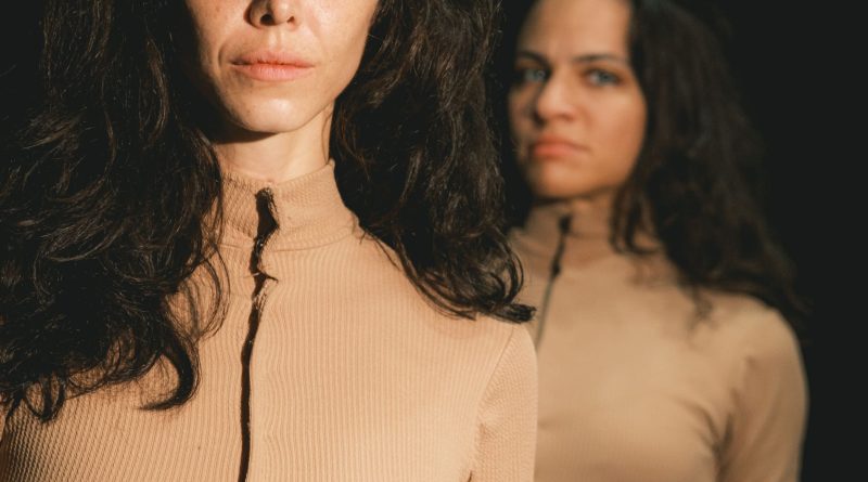 Devido ao sucesso de público, ‘A Sarça Ardente’ prorroga temporada no Teatro Ziembinski, no Rio