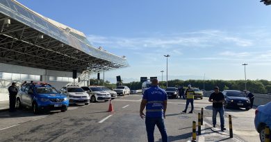 Motorista é preso por uso de documento falso durante operação no Galeão