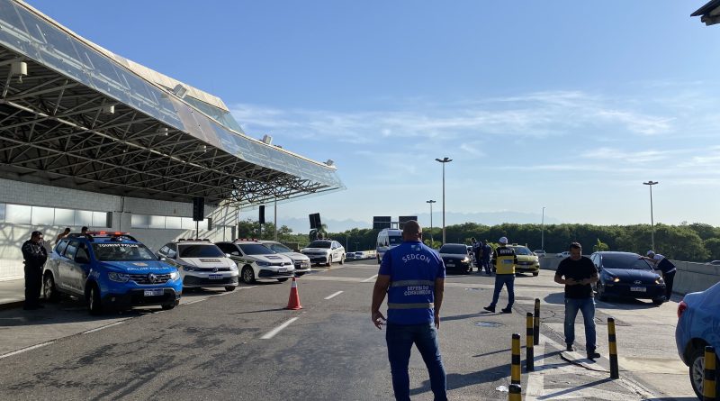 Motorista é preso por uso de documento falso durante operação no Galeão