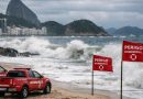 Governo do Estado registra quase 9 mil salvamentos no mar e reforça orientações de segurança