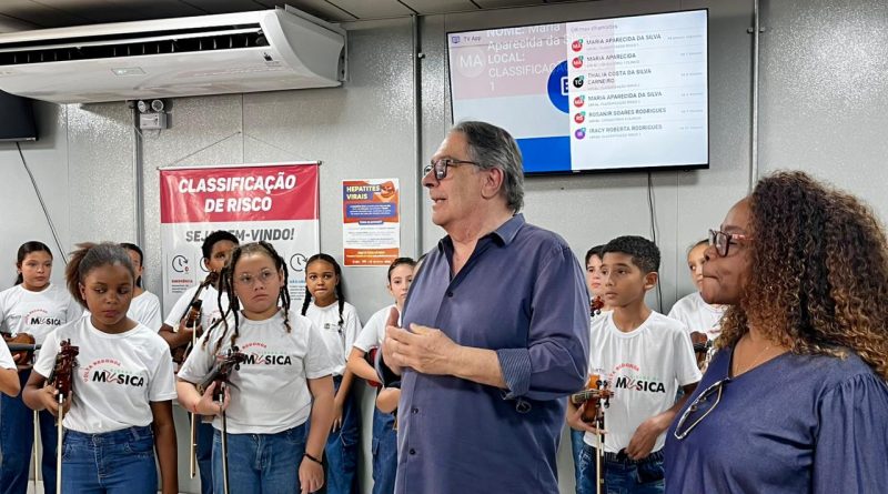 Pacientes da UPA curtem cantata de Páscoa com alunos do projeto Volta Redonda Cidade da Música