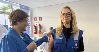 Vacina no braço garante proteção aos servidores da Secretaria de Estado de Saúde