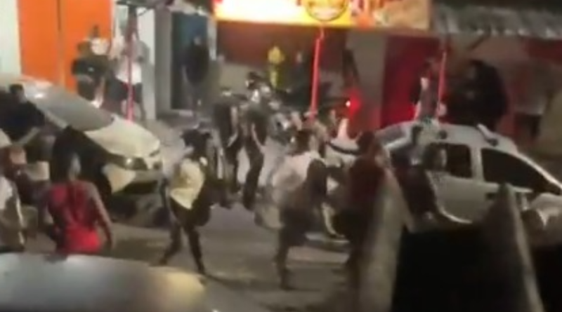 Confusão em baile funk termina em pancadaria na Zona Norte