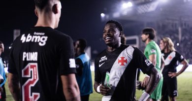 Em noite de homenagens a Roberto Dinamite, Vasco vence o São Paulo de virada