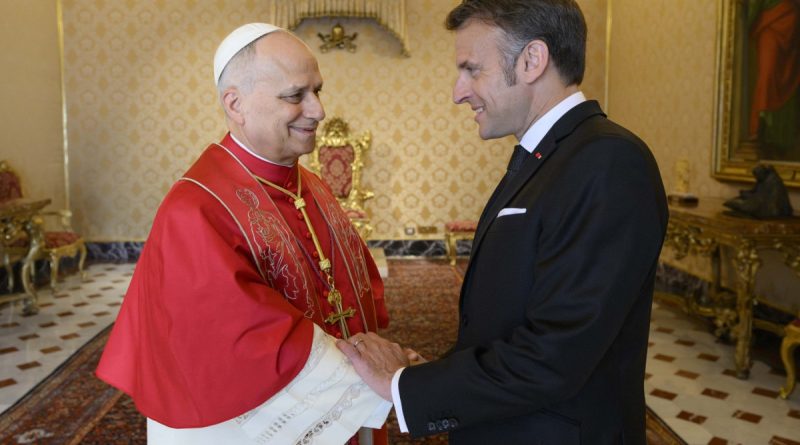 Macron e papa Leão XIV discutem guerra no Oriente Médio em encontro no Vaticano