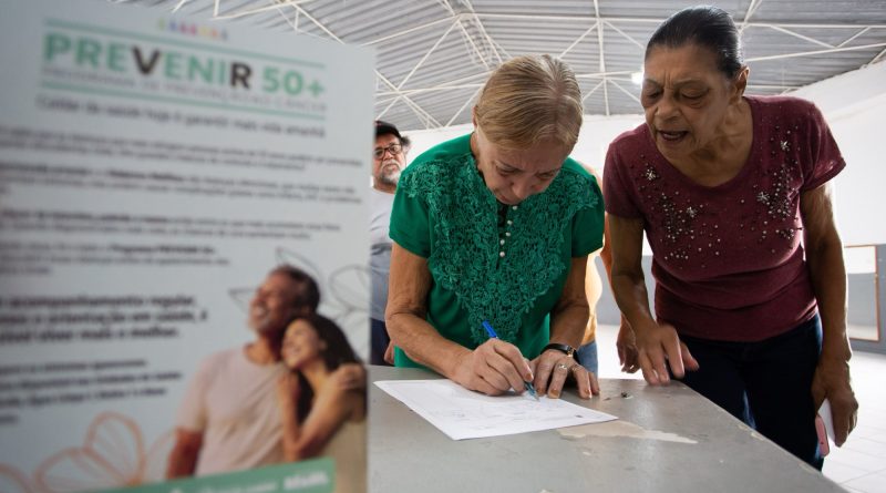 Equipe da Linha de Atenção Oncológica de Volta Redonda divulga Prevenir 50+ no Siderlândia