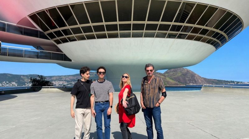 Delegação artística do Festival de Cinema Europeu Imovision visita o MAC em Niterói