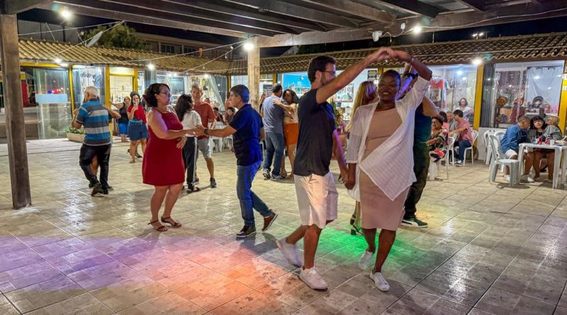 Casa do Artesão aldeense recebe grande público no 11º Baile de Dança de Salão