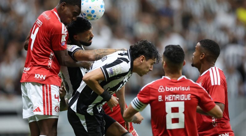 Botafogo fica no empate com Internacional em jogo de quatro gols no segundo tempo