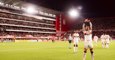 Arrascaeta sofre fratura no ombro direito e vira desfalque no Flamengo