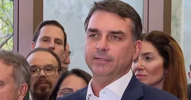 Valdemar nega que tenha dado 15 dias para avaliar se candidatura de Flávio Bolsonaro é viável