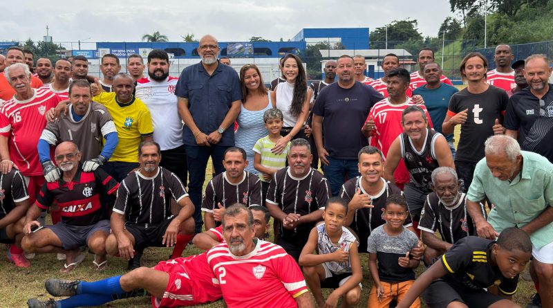 Prefeita de Belford Roxo Mariana Canella participa de ‘Futebol do Trabalhador’ no Campo Vicentão e visita outros bairros no Dia do Trabalhador