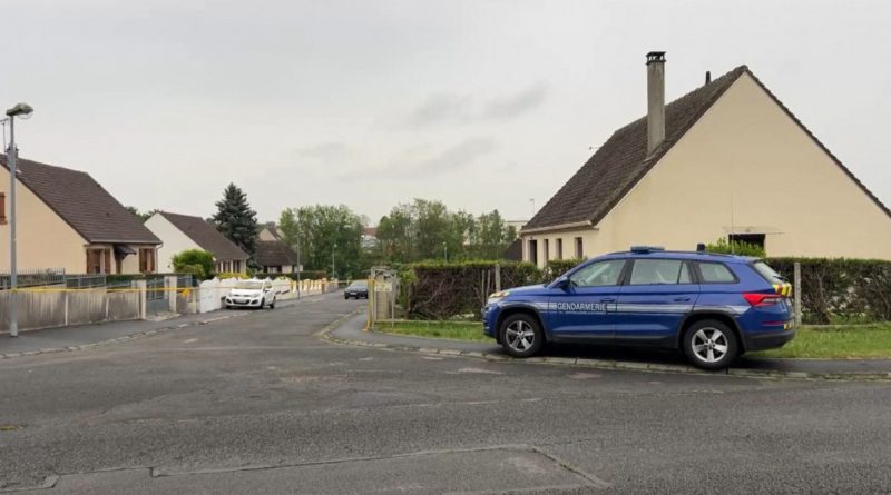 Adolescente é morta a facadas a caminho da escola na França