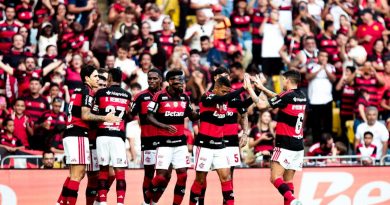 Flamengo doFlamengo domina e vence o Coritiba em despedida antes da Copa do Mundomina e vence o Coritiba em despedida antes da Copa do Mundo