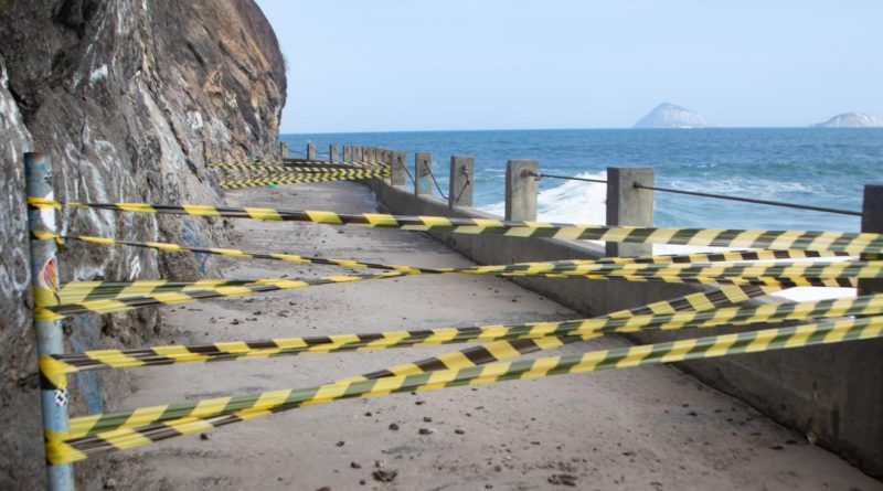 Com ondas de mais de 2 metros, Ciclovia Tim Maia é interditada