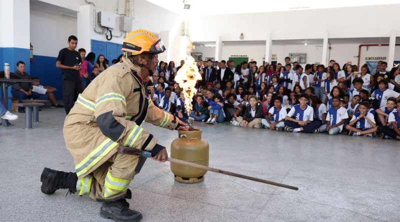 Defesa Civil de Belford Roxo leva técnicas de prevenção e alerta para alunos da rede municipal de ensino