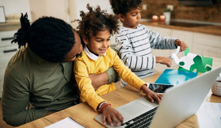 Governo lança coleção de educação digital e midiática para apoiar formação de professores
