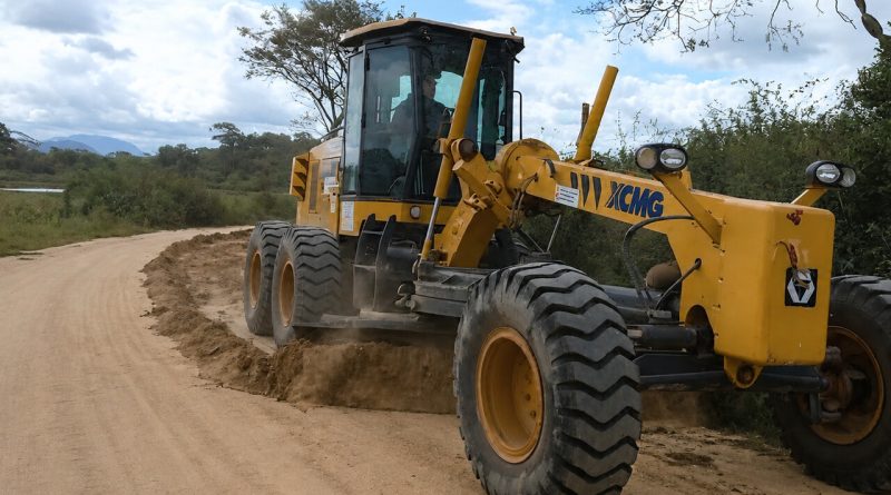 Campos: Programa Estradas do Produtor segue com manutenção de vicinais em Pernambuca