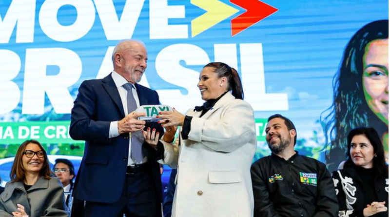 Lula abre R$ 30 bi em crédito para motoristas de apps e taxistas financiarem carro novo