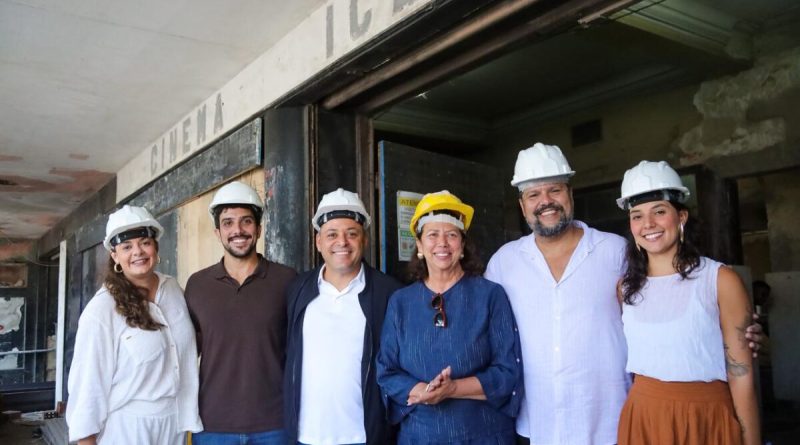 Prefeito de Niterói Rodrigo Neves vistoria obra de restauração do Cinema Icaraí, que terá primeira etapa concluída em junho