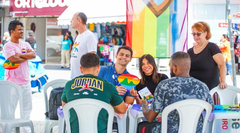 Prefeitura de Meriti promove ação de conscientização e combate à LGBTfobia na Praça da Matriz