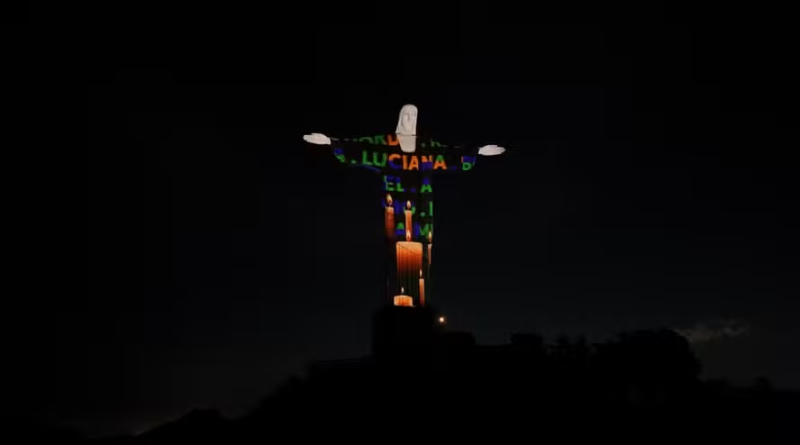 Governo do Brasil homenageia pessoas que perderam a vida na pandemia da Covid-19 com projeção de imagens em monumentos de seis capitais
