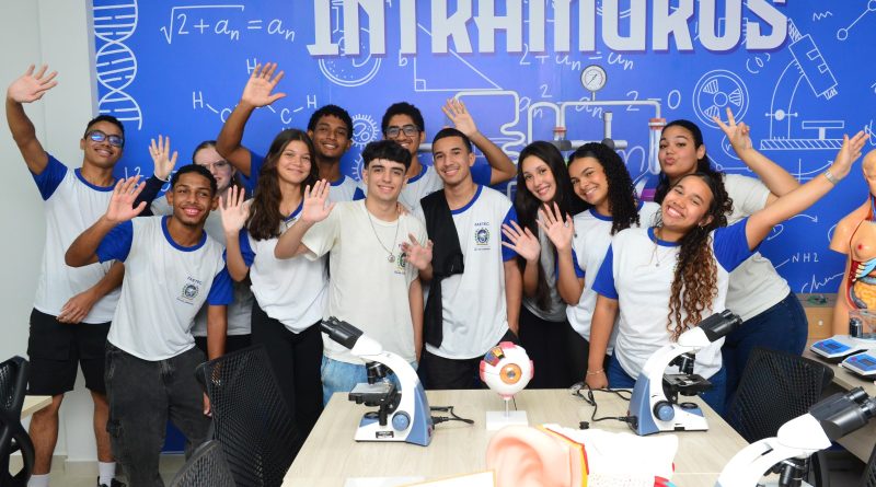 Governo do Estado do Rio entrega laboratório científico para estudantes da Faetec Ferreira Viana
