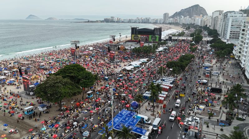Shakira no Rio: Cedae levou 30 mil litros de água para Copacabana