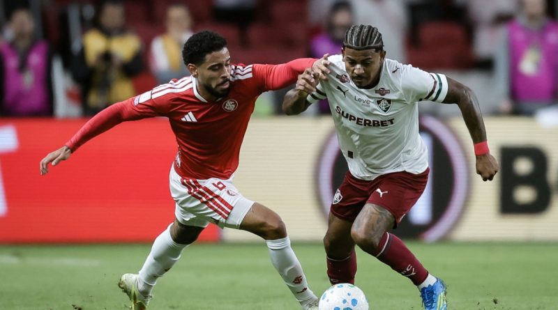 Fluminense joga mal, perde para o Internacional e aumenta pressão antes de decisão na Libertadores