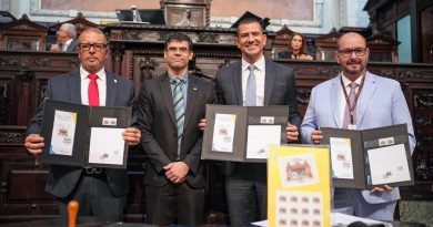 Palácio Tiradentes celebra cerimônia de 100 anos com lançamento de selo comemorativo e entrega de medalha do centenário