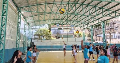 Três Rios amplia projetos esportivos com aula inaugural de vôlei na Rua Direita