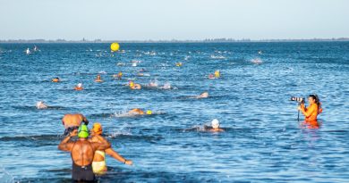 Competições de aquathlon, natação e canoa havaiana agitam o Fest Verão de São Pedro da Aldeia&nbsp;