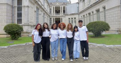 Alunos da rede estadual conhecem Palácio das Laranjeiras em retomada da visitação