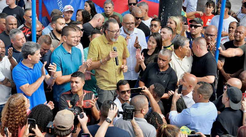Canella, Ruas e Rueda caminham em Belford Roxo  e afinam o discurso de combate à violência