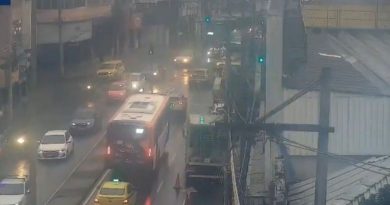 Acidente entre caminhão e ônibus interdita Avenida Dom Hélder Câmara, na Abolição