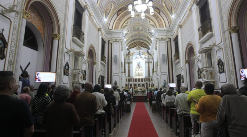 Fiéis celebram Dia de São João Batista em Niterói: ‘Faça chuva ou sol, estamos aqui’