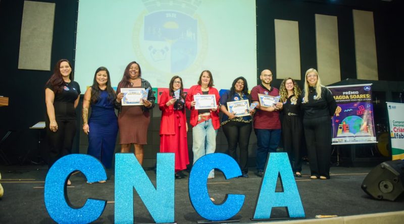 Secretaria de Educação promove Encontro de Professores Alfabetizadores com o tema “Tecendo Redes de Afeto e Saberes – Alfabetizar Para Emancipar”