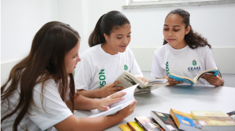 Ensino médio público avança e reprovação cai 62% em três anos