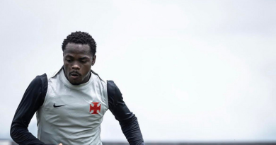 Vasco prevê valorização de Andrés Gómez na Copa do Mundo e aguarda propostas