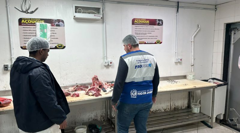 Mais de 340 quilos de alimentos impróprios para consumo são descartados em São Gonçalo