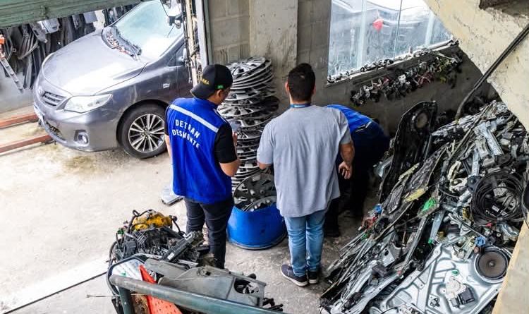 Loja de autopeças usadas na Penha é interditada por agentes da Operação Desmonte