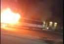 Confronto deixa dois mortos em Caxias; criminosos incendeiam ônibus