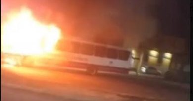 Confronto deixa dois mortos em Caxias; criminosos incendeiam ônibus