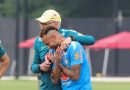 Em rara condição de reserva, Neymar ganha elogios por postura e fortalece relação com Ancelotti
