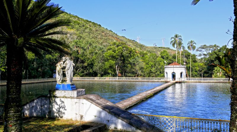 Cedae faz&nbsp;manutenção&nbsp;na represa Rio D’Ouro, em Nova Iguaçu, na quarta-feira (3/6)
