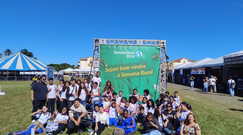 Alunos da rede municipal de Nova Iguaçu participam de experiência universitária durante evento na UFRRJ