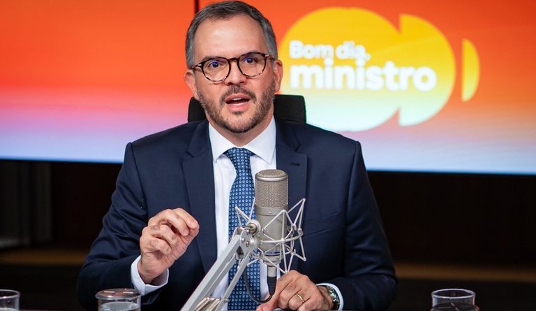 “O Governo do Brasil agiu rápido para reduzir os impactos da crise do combustível ao consumidor”, diz o ministro Tomé Franca